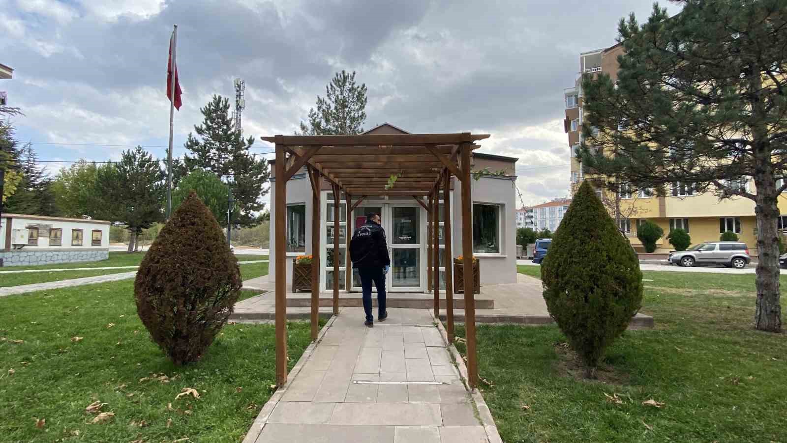 motosikletli-saldirgan-muhtarliga-kursun-yagdirdi