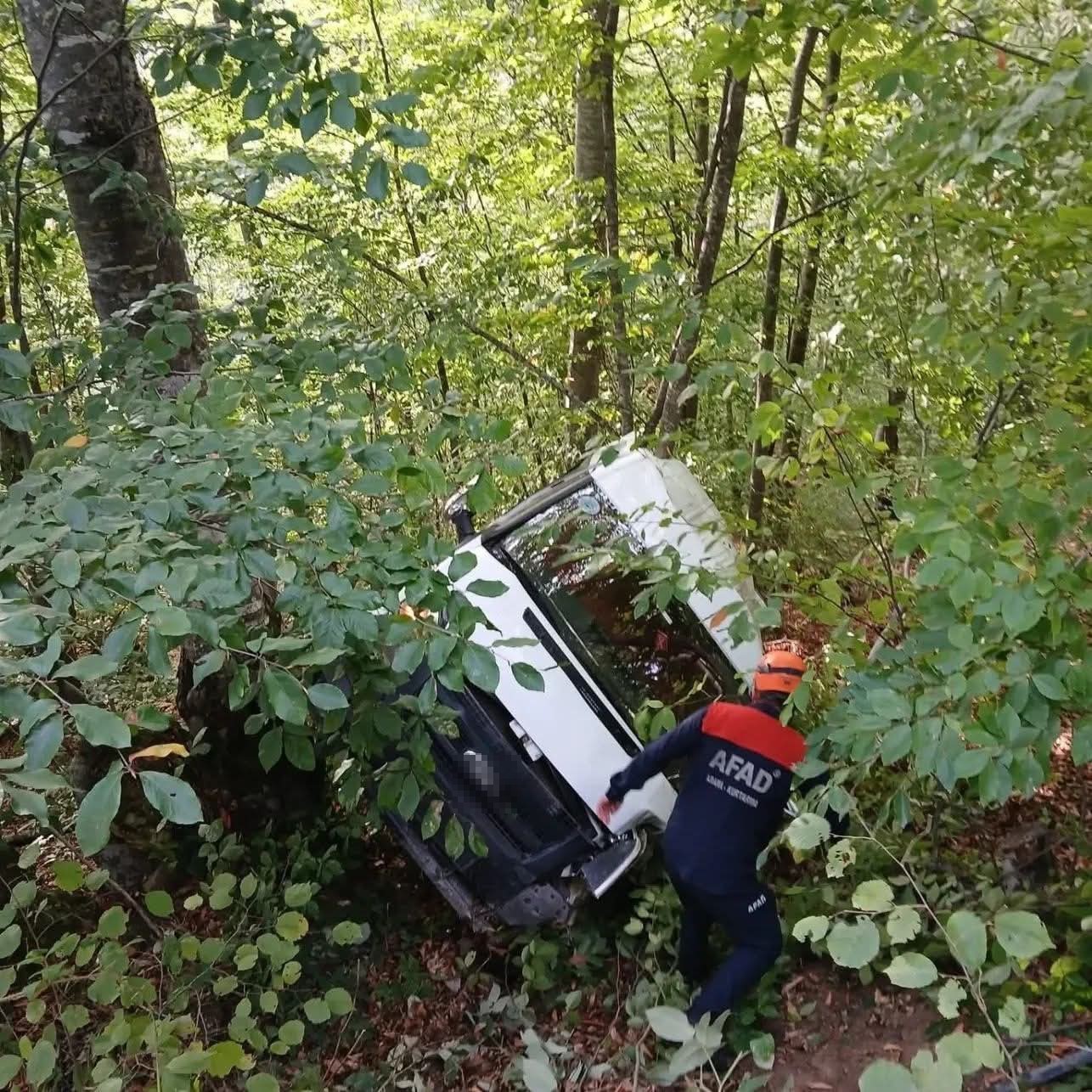 orduda-minibus-sarampole-devrildi-11-yarali