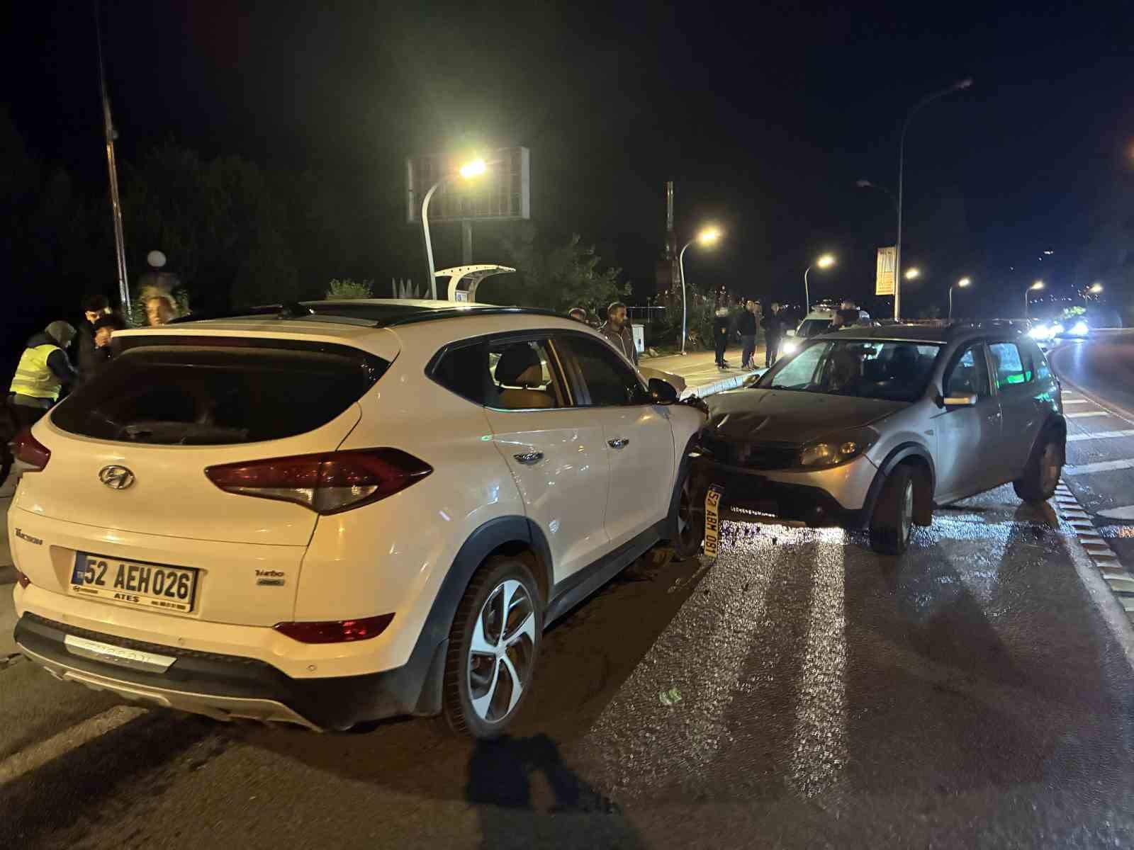 orduda-otomobil-jandarma-aracina-ve-otomobile-carpti-6-yarali
