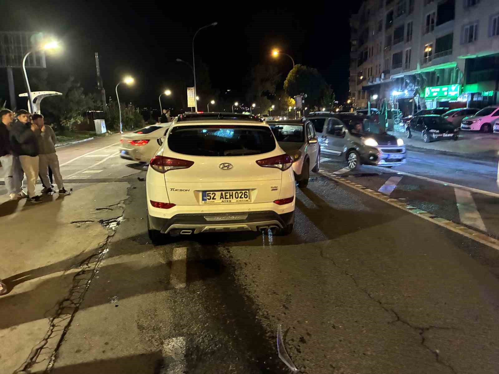 orduda-otomobil-jandarma-aracina-ve-otomobile-carpti-6-yarali