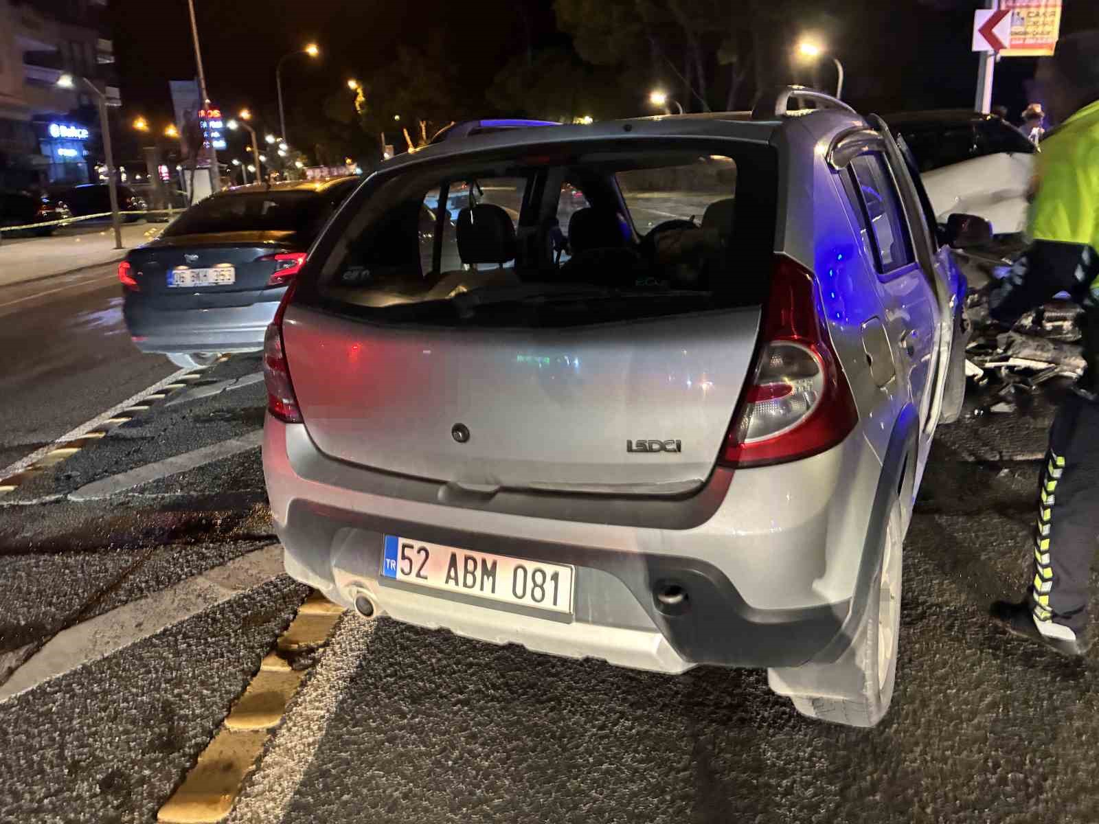 orduda-otomobil-jandarma-aracina-ve-otomobile-carpti-6-yarali