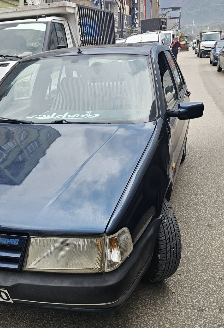 otomobilin-carptigi-yasli-adam-yaralandi-kaza-ani-kamerada