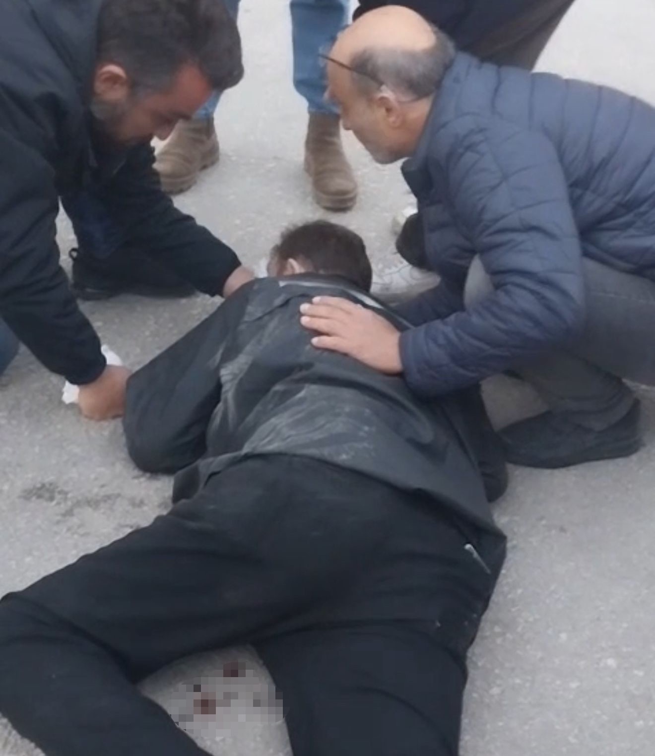 otomobilin-carptigi-yaya-yaralandi