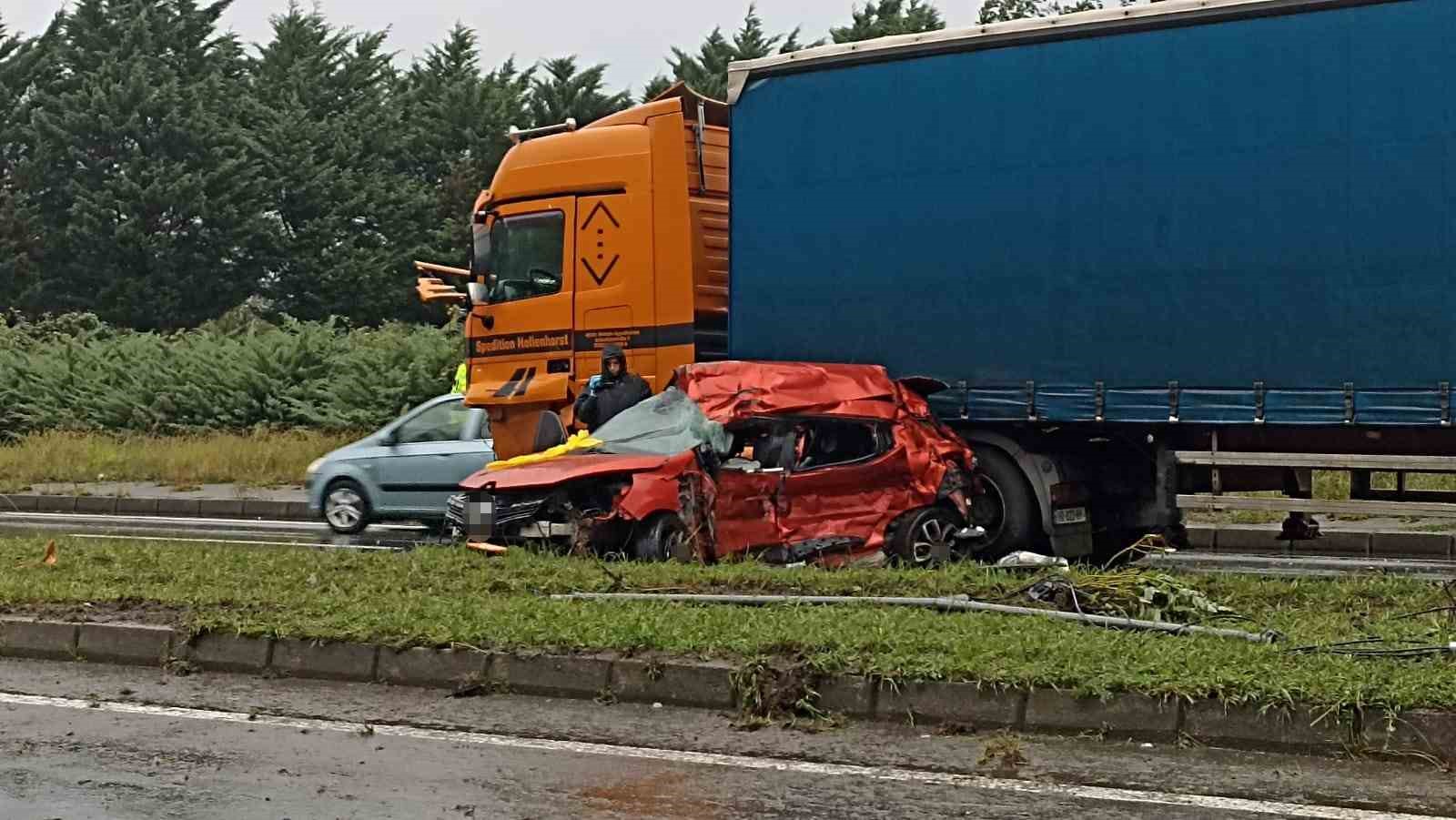 rizede-feci-kaza-otomobil-tirin-dorsesine-carpti-3-kisi-hayatini-kaybetti