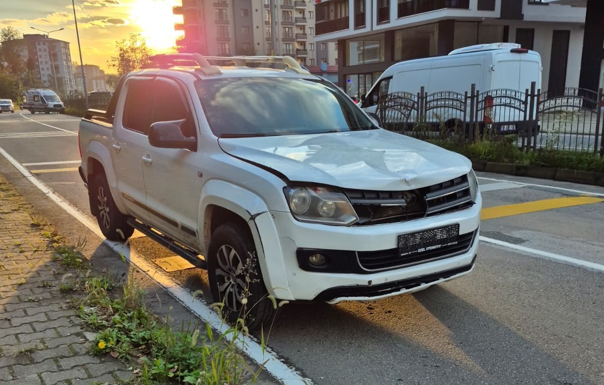 rizede-kamyonetin-carptigi-paramedik-agir-yaralandi