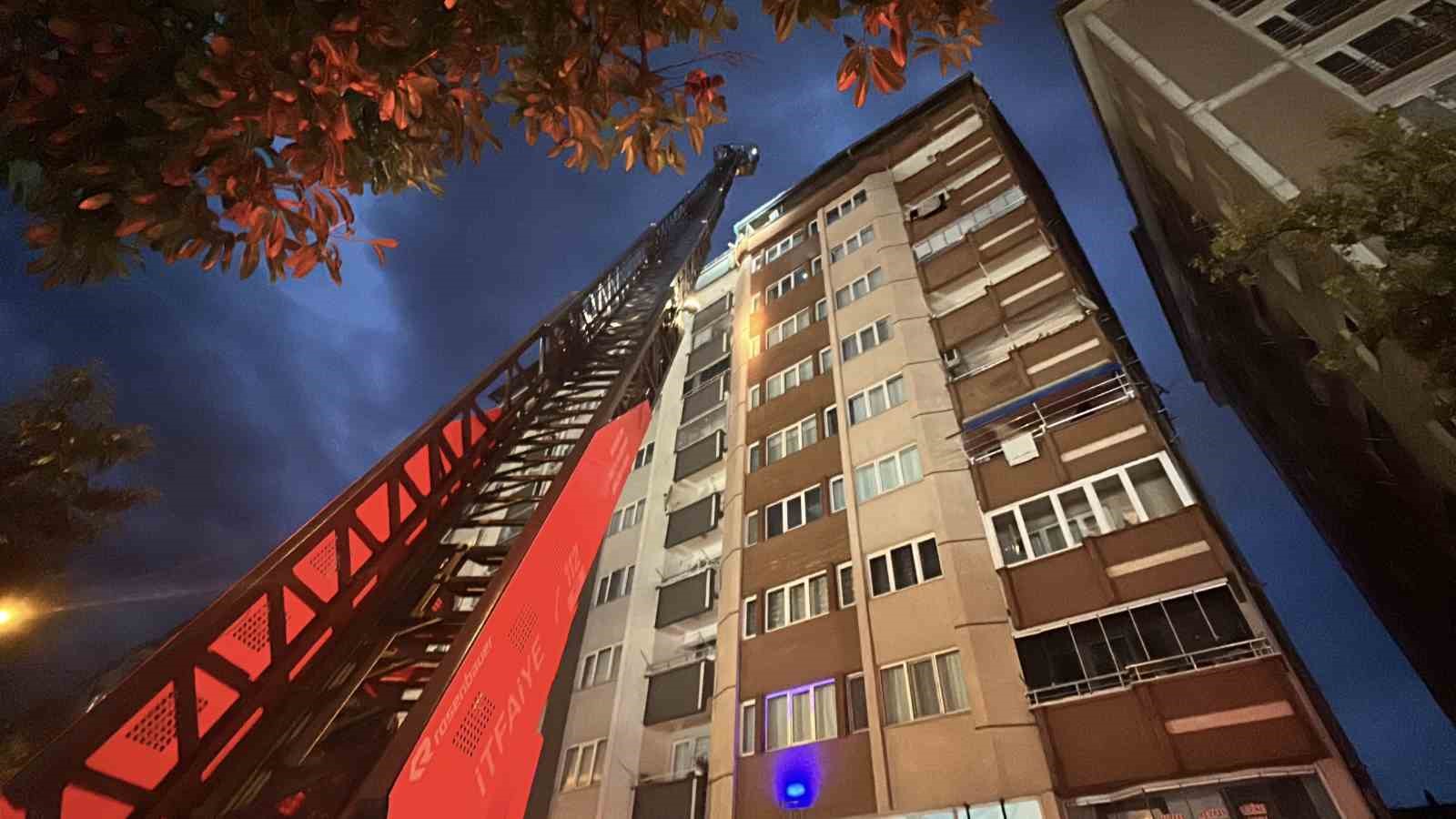samsunda-9-katli-binanin-cati-katinda-yangin