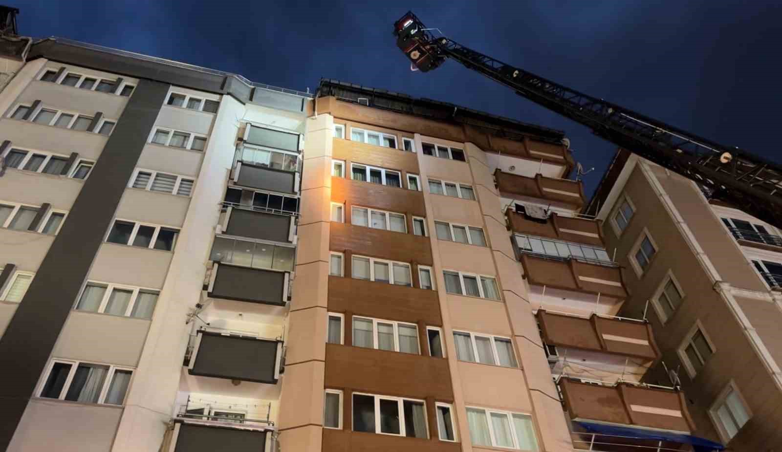 samsunda-9-katli-binanin-cati-katinda-yangin