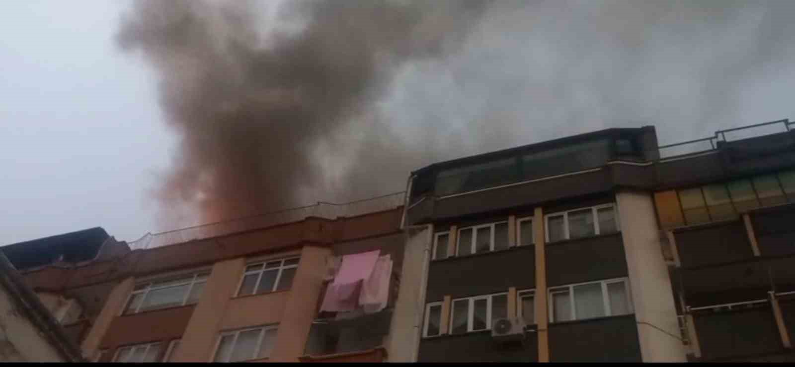 samsunda-9-katli-binanin-cati-katinda-yangin