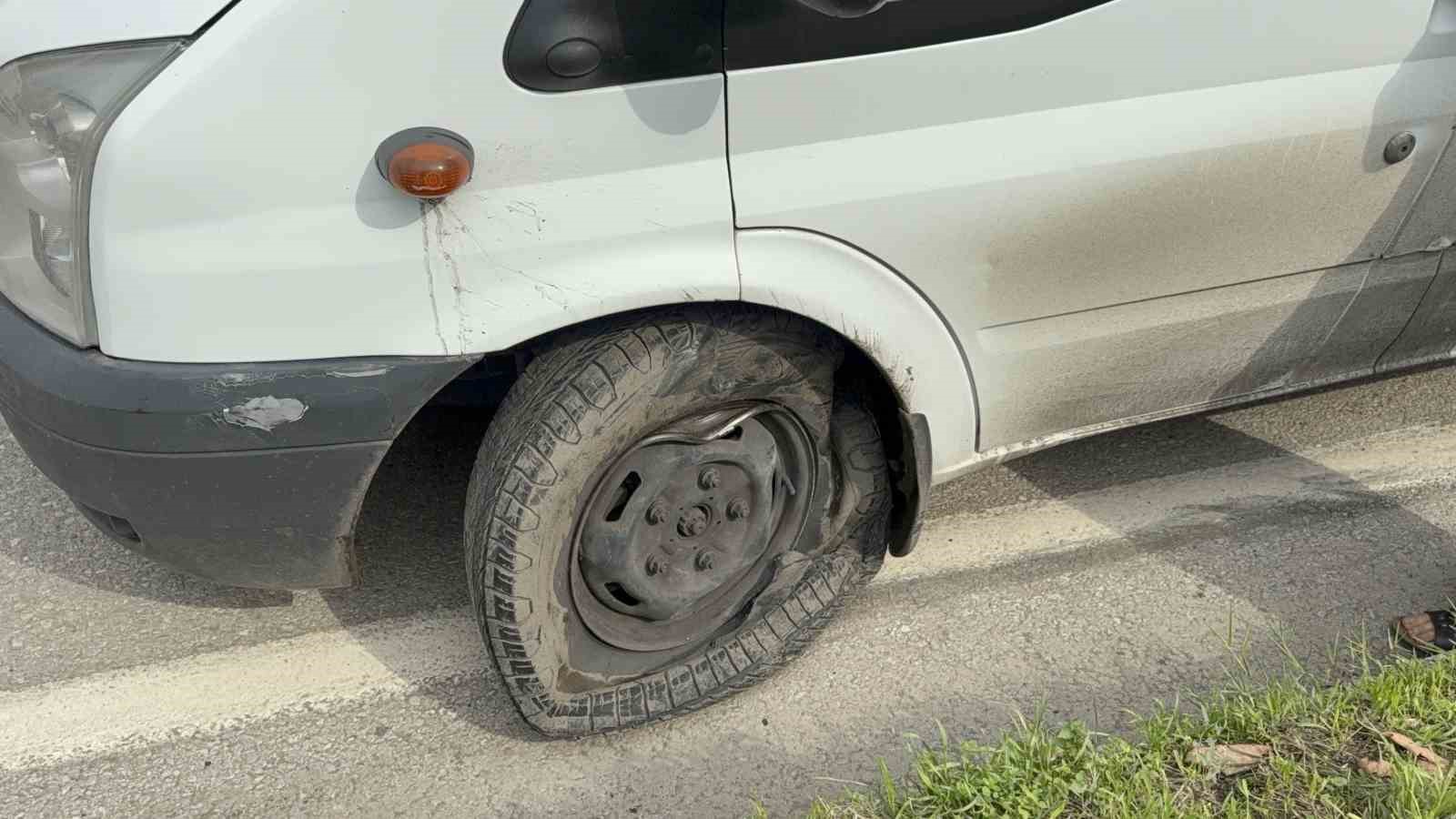 samsunda-dolmus-minibus-kaldirima-carpti-2-yarali