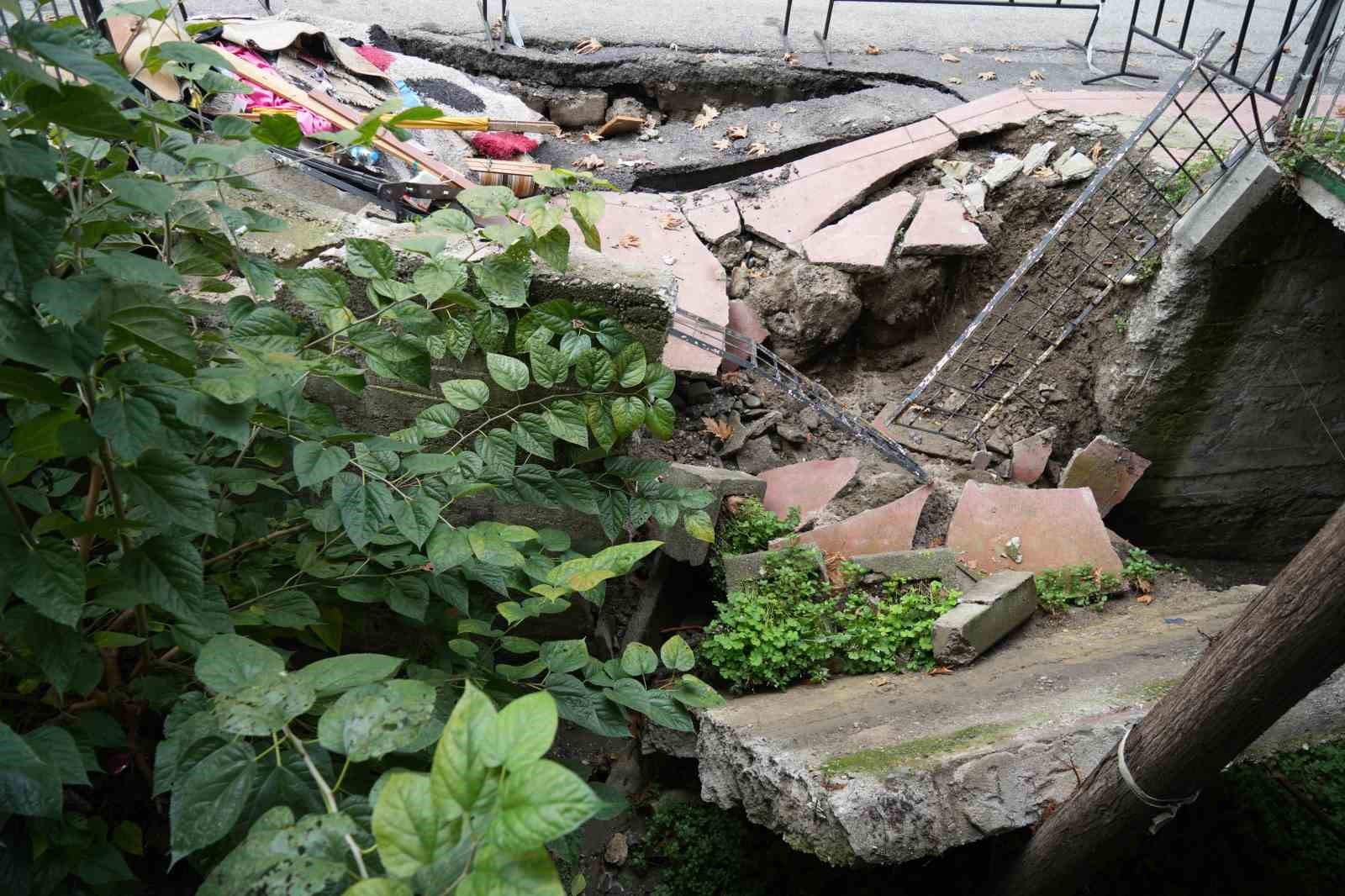 samsunda-istinat-duvari-ve-kaldirim-coktu-dukkan-ve-bodrum-kat-kullanilamaz-hale-geldi