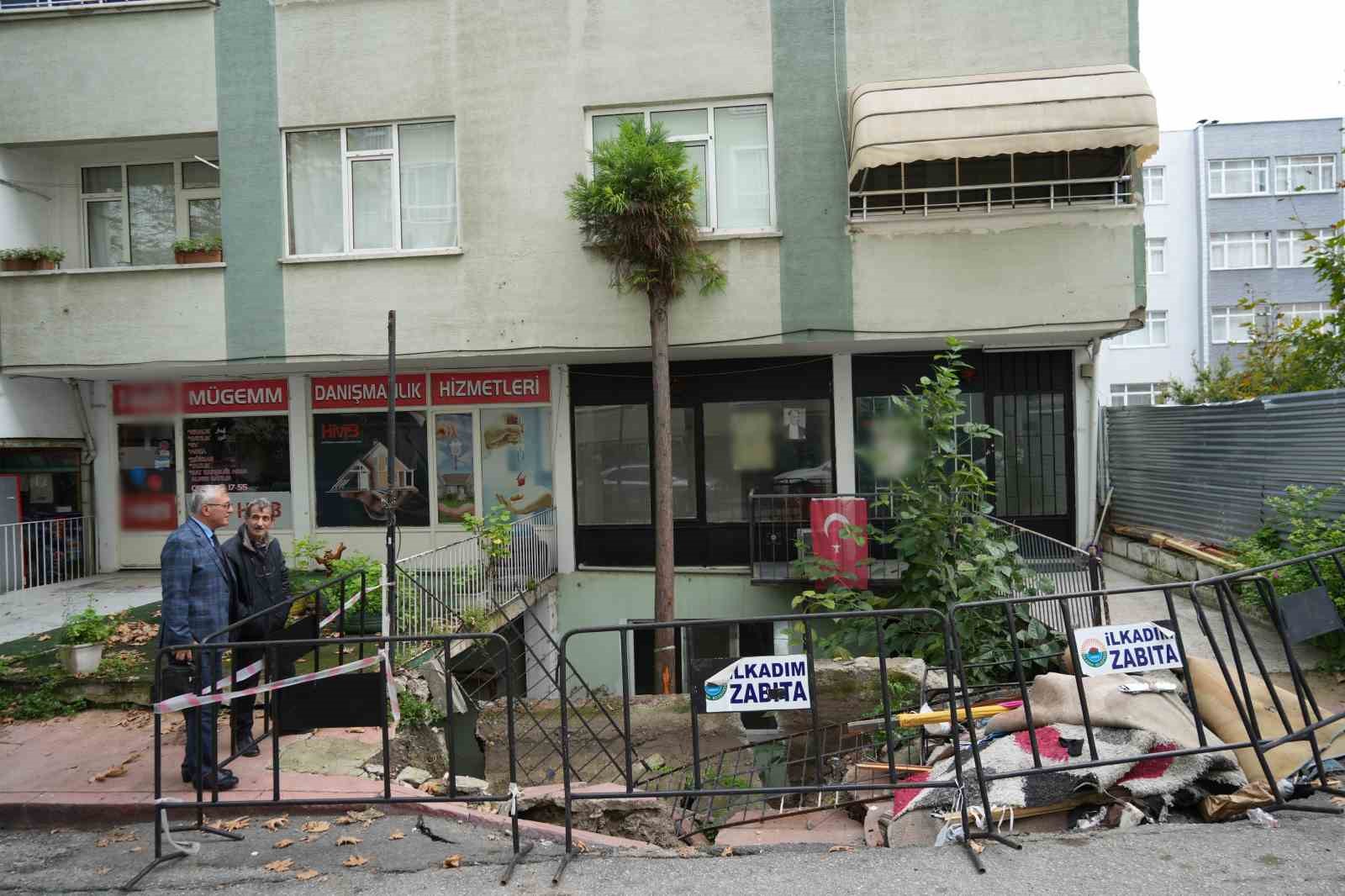 samsunda-istinat-duvari-ve-kaldirim-coktu-dukkan-ve-bodrum-kat-kullanilamaz-hale-geldi