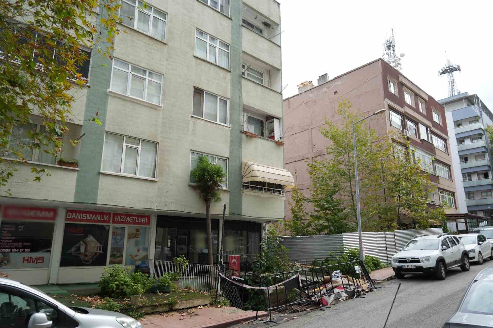 samsunda-istinat-duvari-ve-kaldirim-coktu-dukkan-ve-bodrum-kat-kullanilamaz-hale-geldi