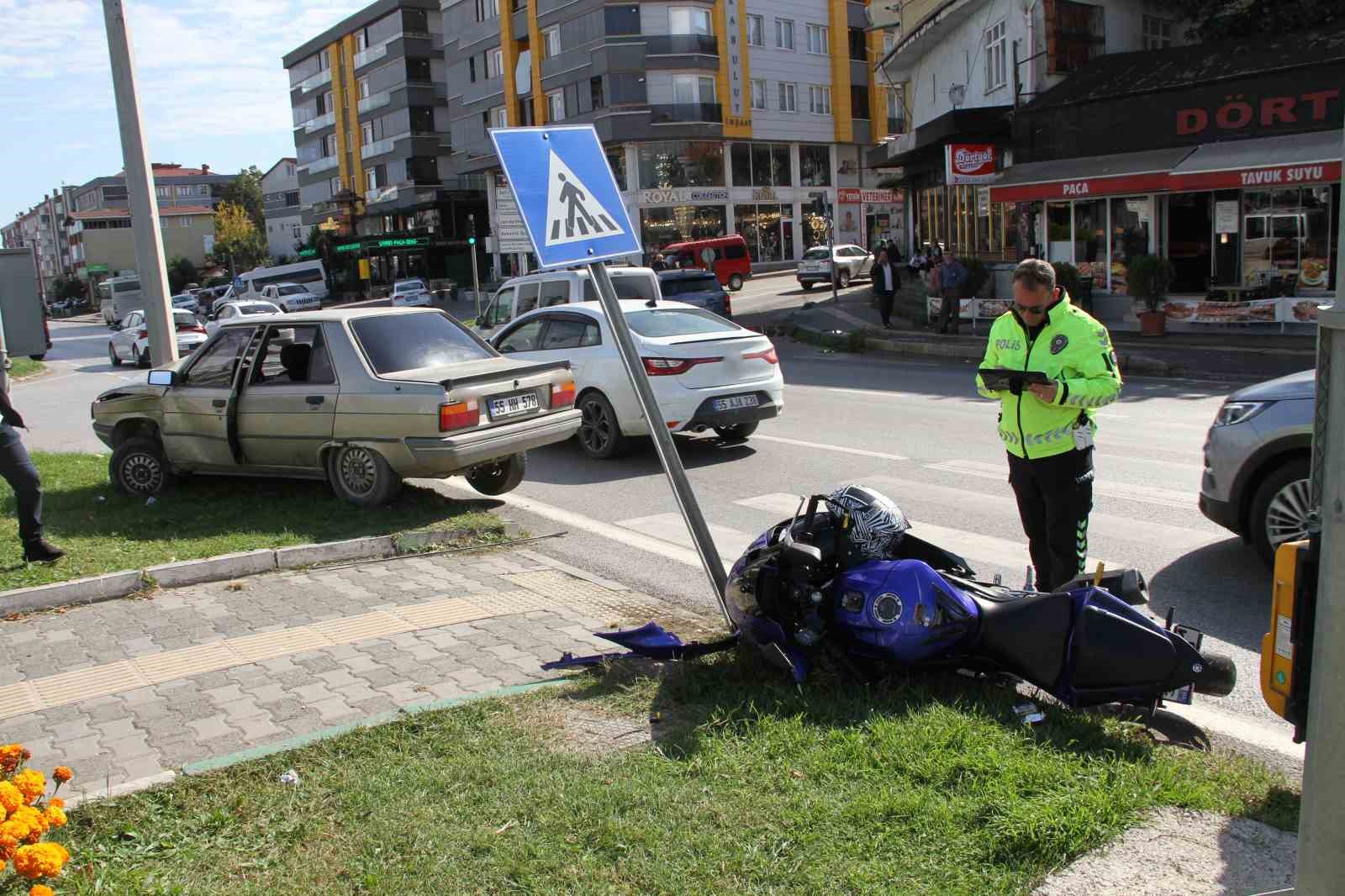samsunda-otomobil-ile-motosiklet-carpisti-2-yarali