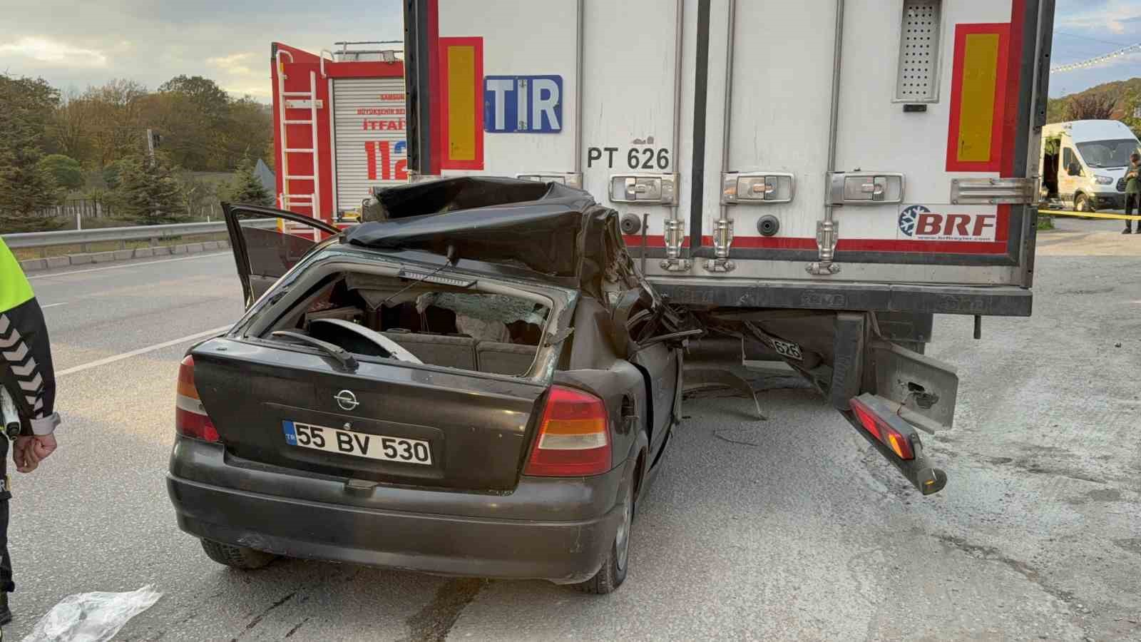 samsunda-otomobil-tirin-altina-girdi-23-yasindaki-surucu-hayatini-kaybetti