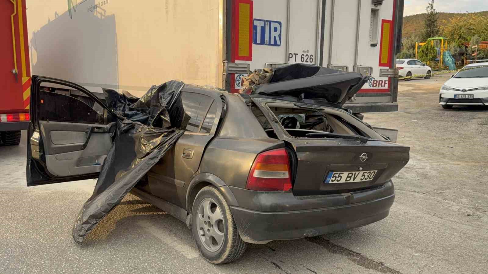 samsunda-otomobil-tirin-altina-girdi-23-yasindaki-surucu-hayatini-kaybetti