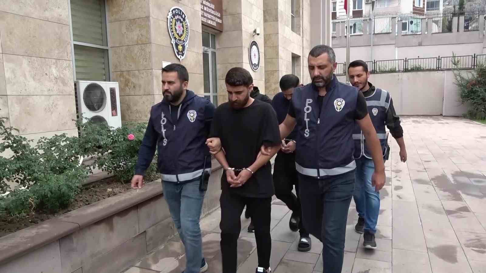 santajci-sahte-avukatlar-polise-yakalandi-11-vatandas-832-bin-tl-dolandirildi