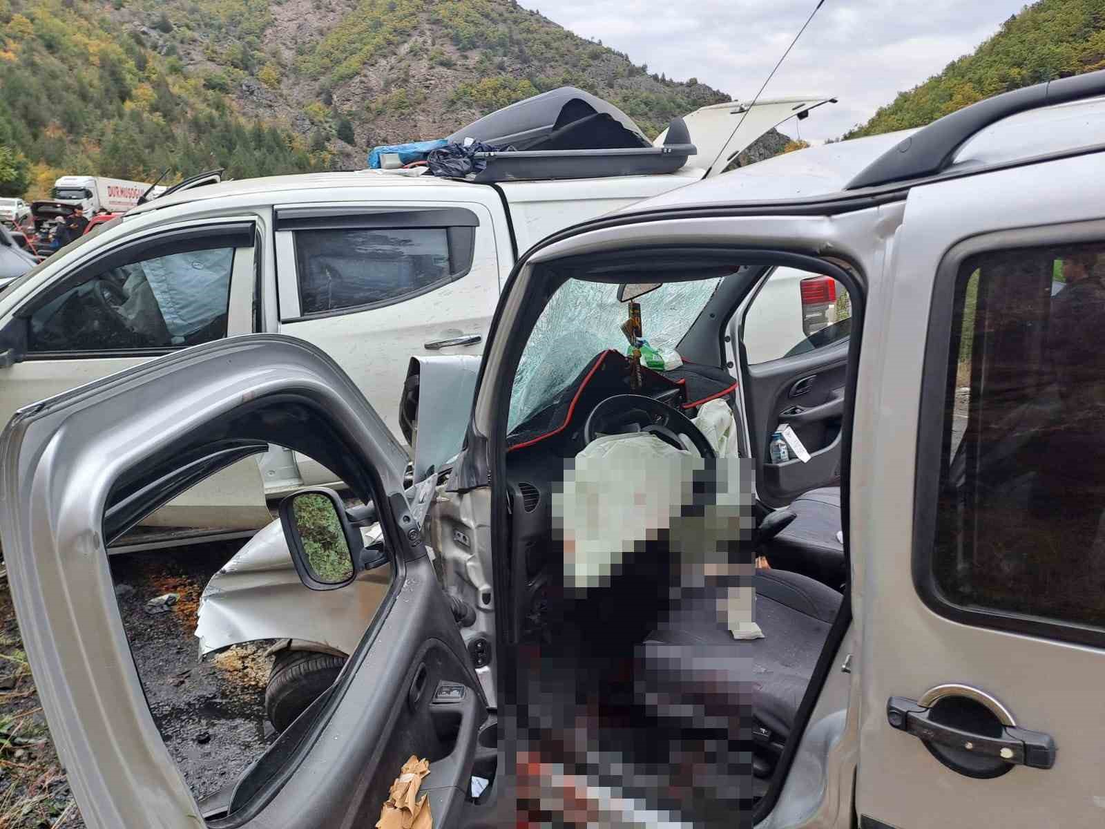 savsattaki-zincirleme-kazada-yaralanan-genc-hastanede-hayatini-kaybetti