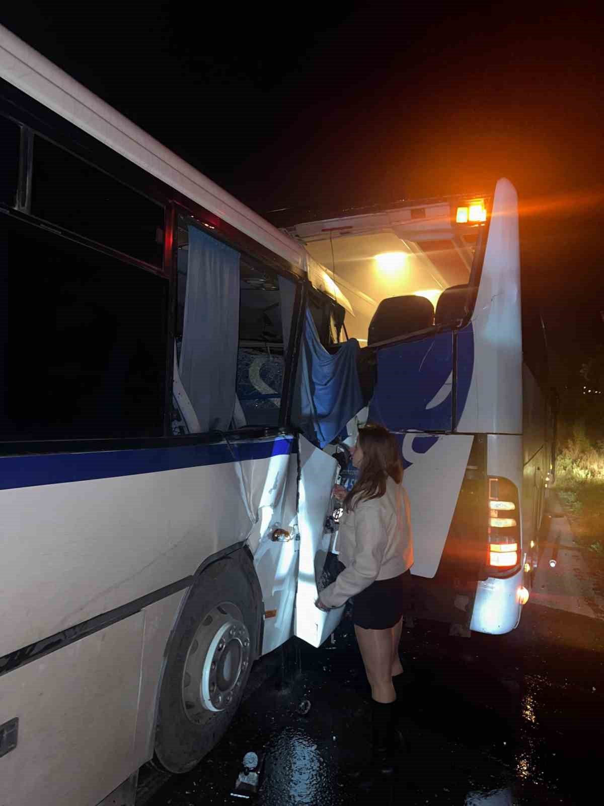 servis-otobusu-yolcu-otobusune-carpti-13-yarali