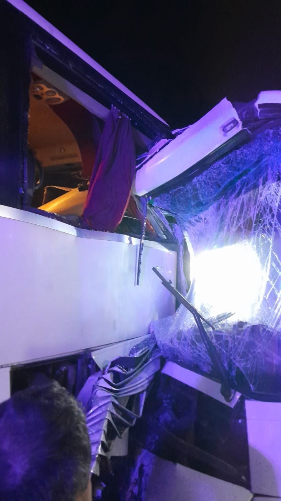 servis-otobusu-yolcu-otobusune-carpti-13-yarali