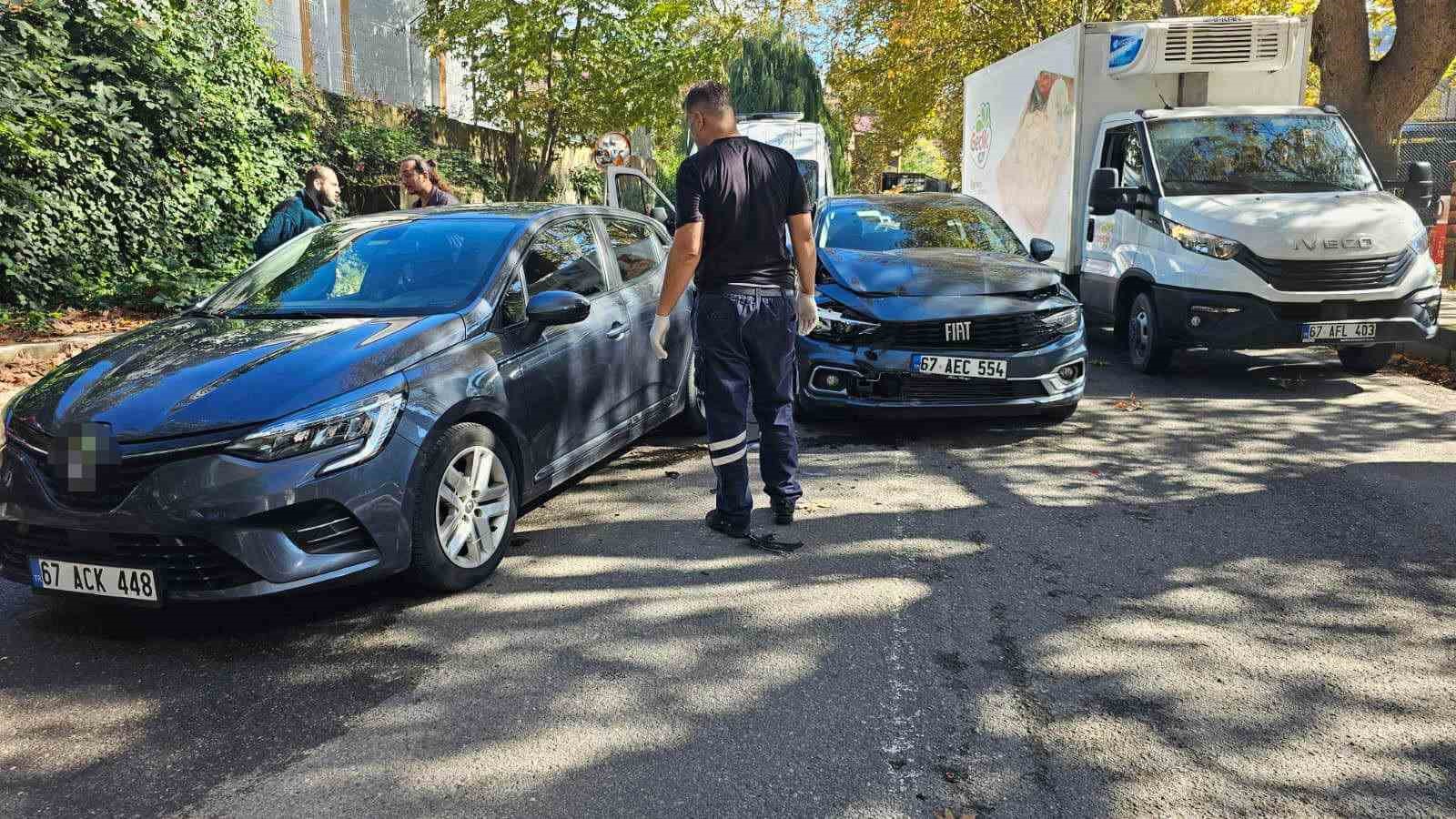 seyir-halindeyken-onundeki-araca-carpan-surucu-yaralandi