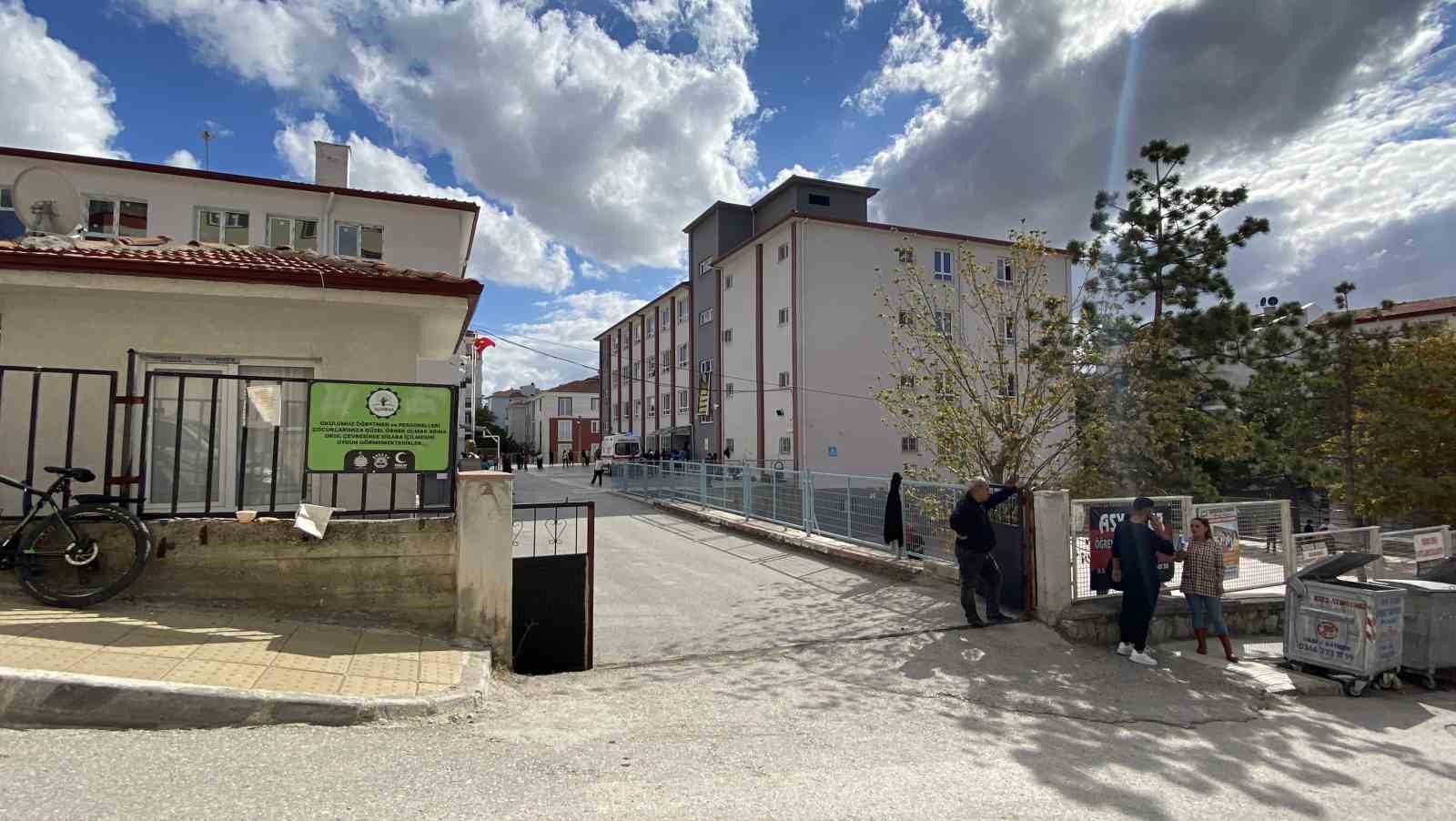 tavuk-doner-yiyen-30-ogrenci-hastanelik-oldu
