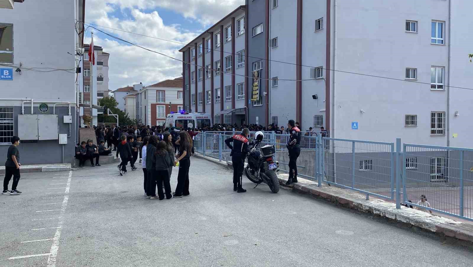 tavuk-doner-yiyen-30-ogrenci-hastanelik-oldu
