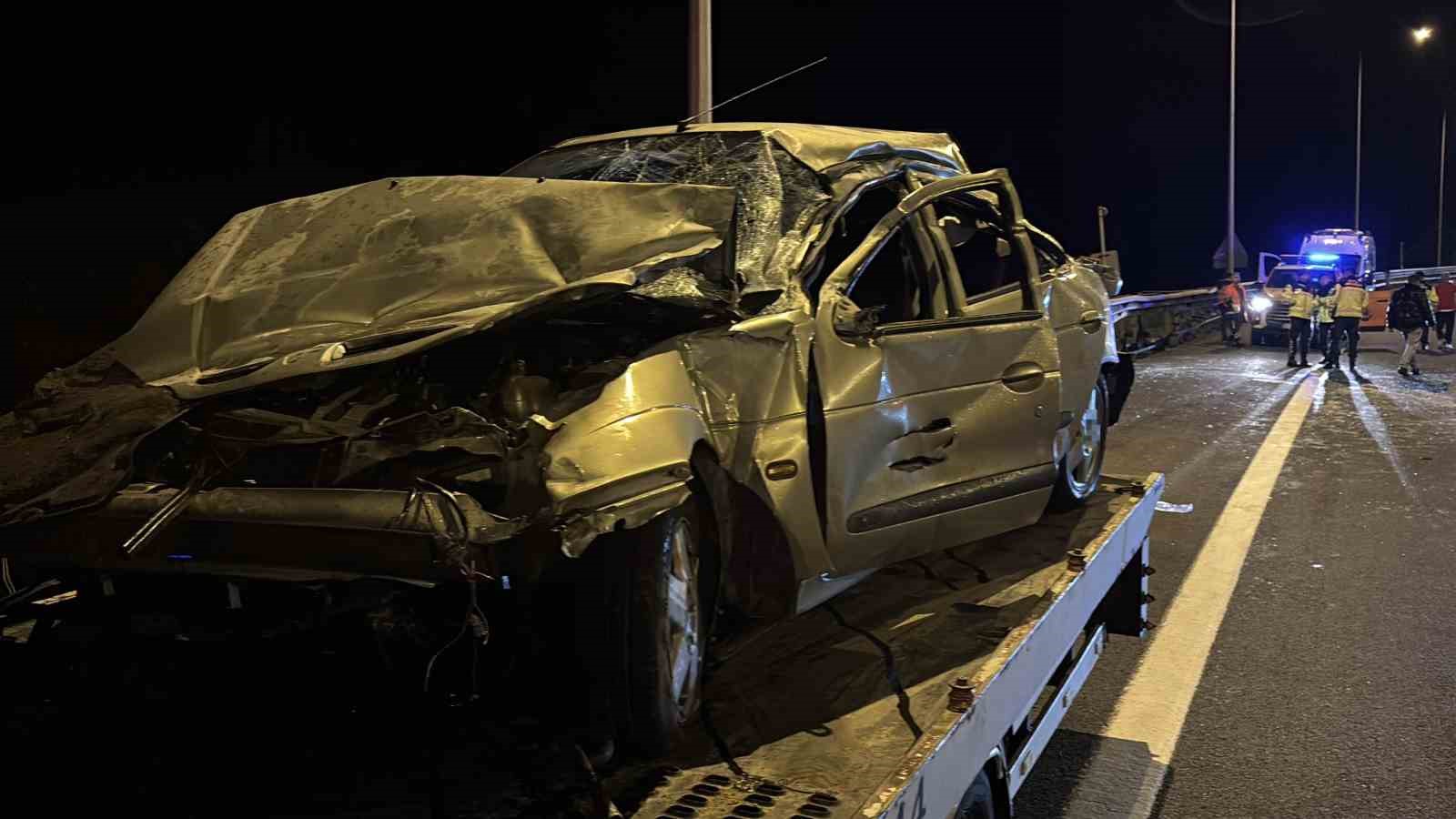 tem-otoyolunda-feci-kaza-1i-agir-3-yarali