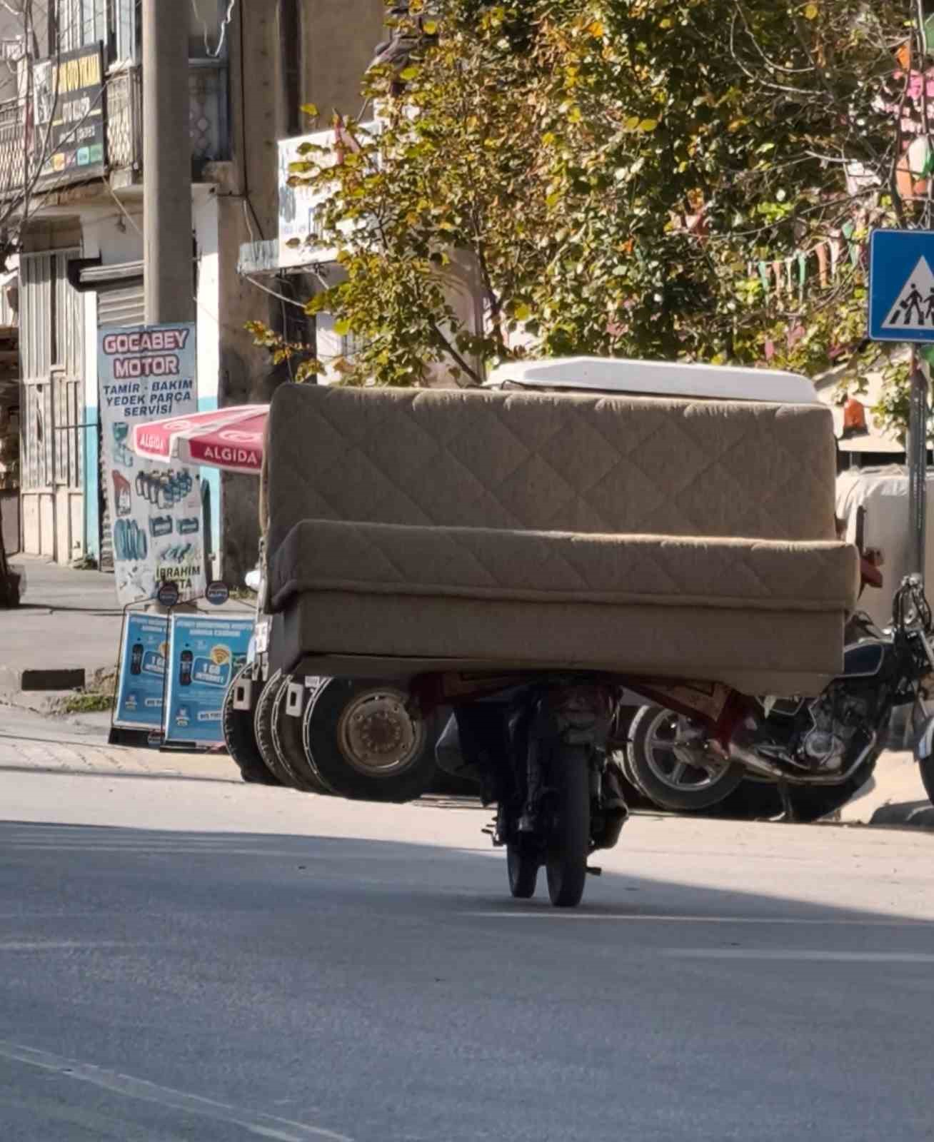 tokatta-koltuk-tasiyan-motosiklet-surucusune-ceza