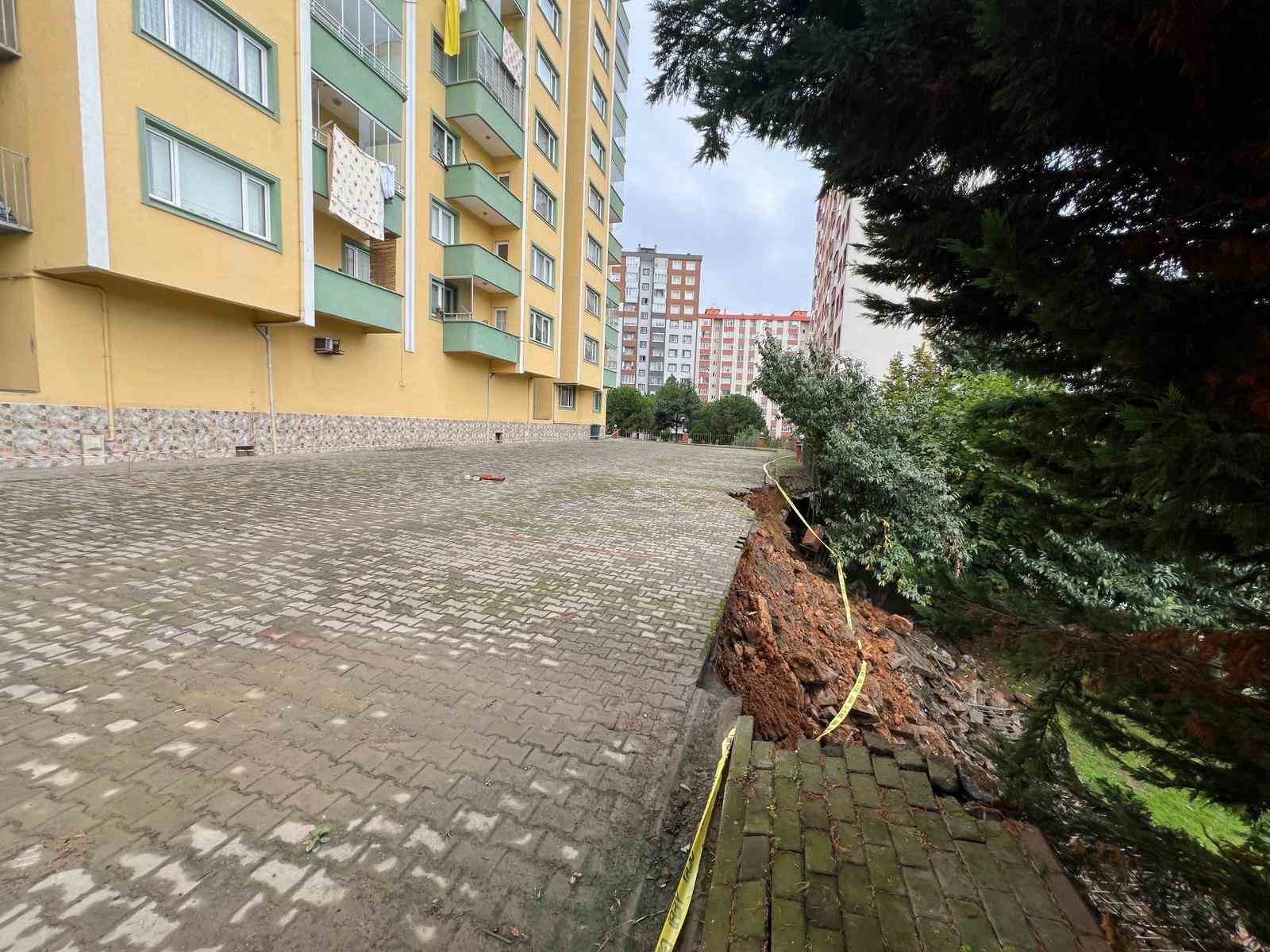 trabzonda-gece-coken-istinat-duvari-site-sakinlerini-korkuttu