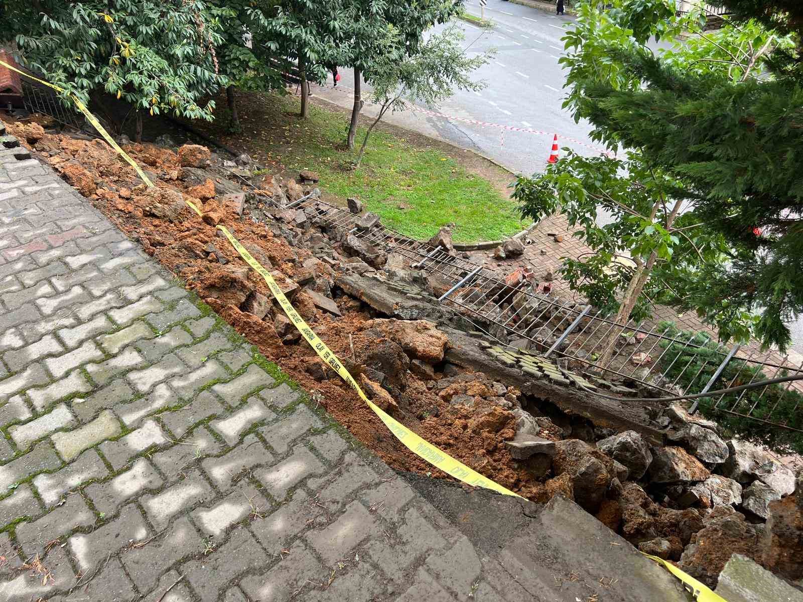 trabzonda-gece-coken-istinat-duvari-site-sakinlerini-korkuttu