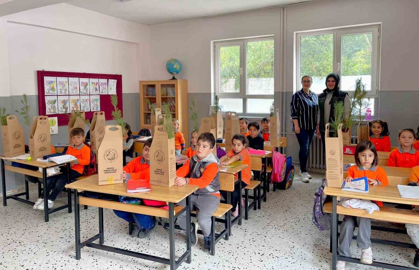 yesil-vatan-icin-her-ogrenciye-bir-fidan