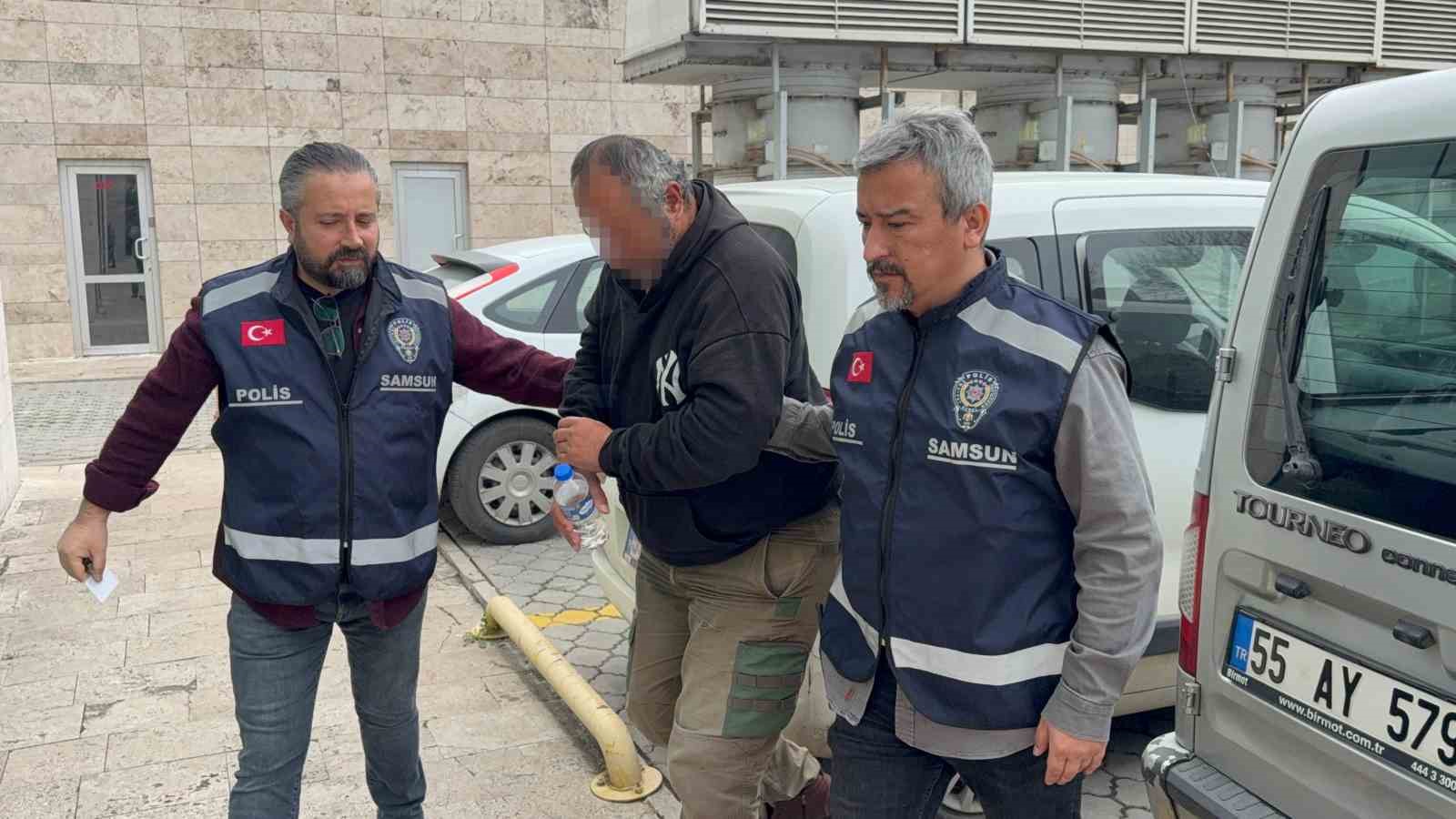 8-yil-once-olen-kizinin-katilinin-bulunmasi-isteyen-acili-baba-dolandirildi