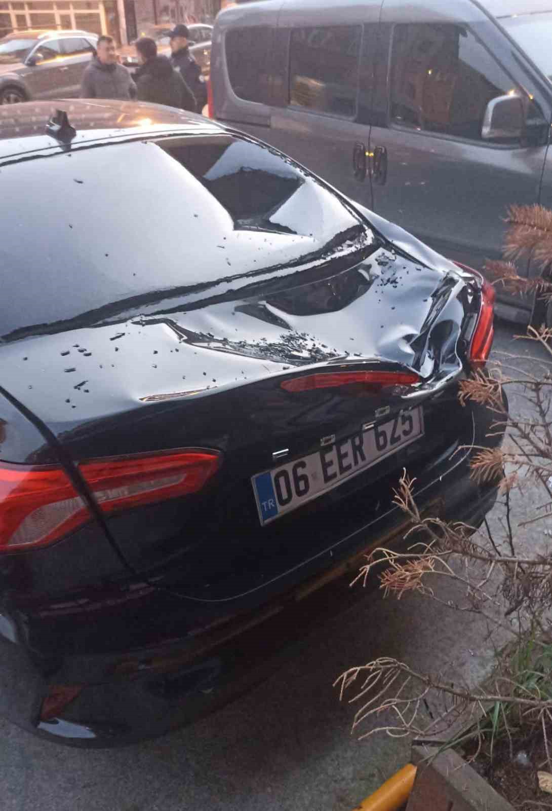 85-yasindaki-kadin-dorduncu-kattan-belediye-baskaninin-makam-aracinin-uzerine-dustu