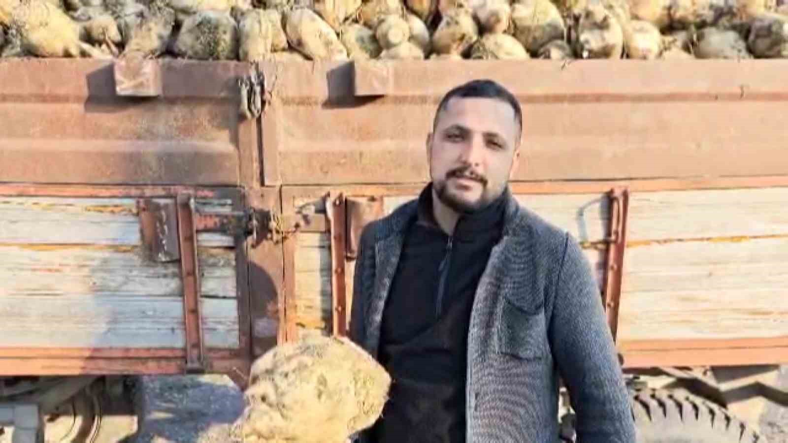 amasyada-pancar-yuklu-traktor-romorku-devrildi-kaza-ani-kamerada