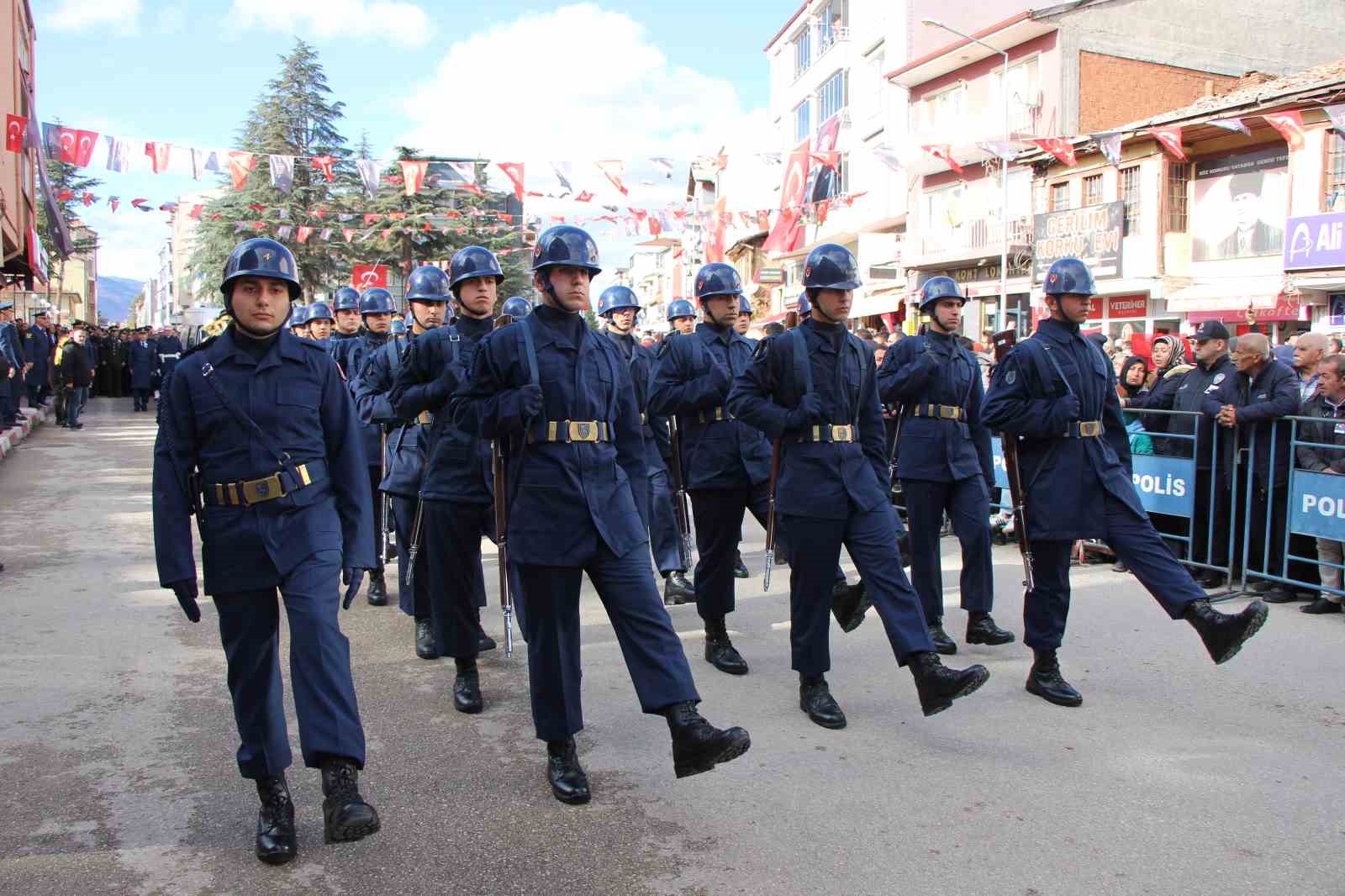 amasyali-sehidin-annesi-armaganim-gule-gule-git