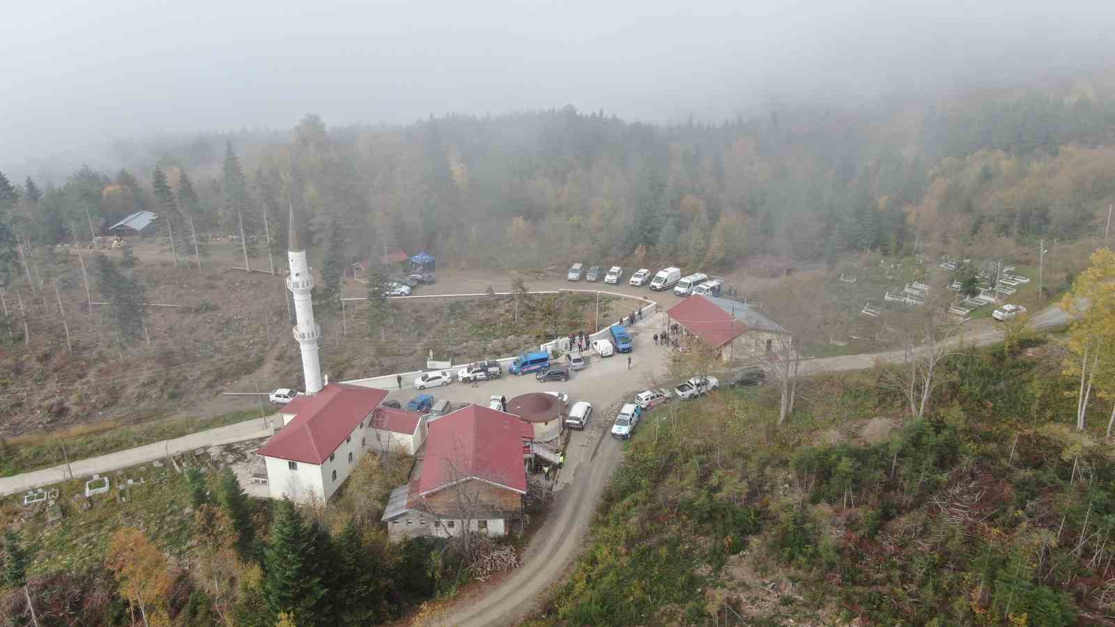 anne-ve-oguldan-3-gundur-haber-alinamiyor-yogun-sis-altinda-16-kilometrelik-alanda-arama-suruyor