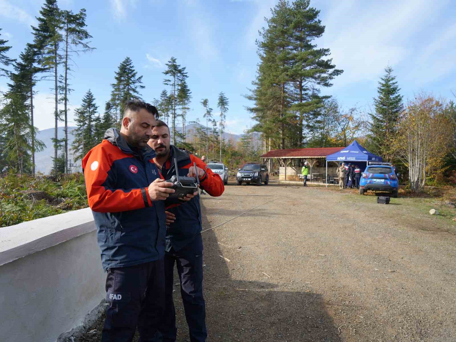 anne-ve-oguldan-3-gundur-haber-alinamiyor-yogun-sis-altinda-16-kilometrelik-alanda-arama-suruyor