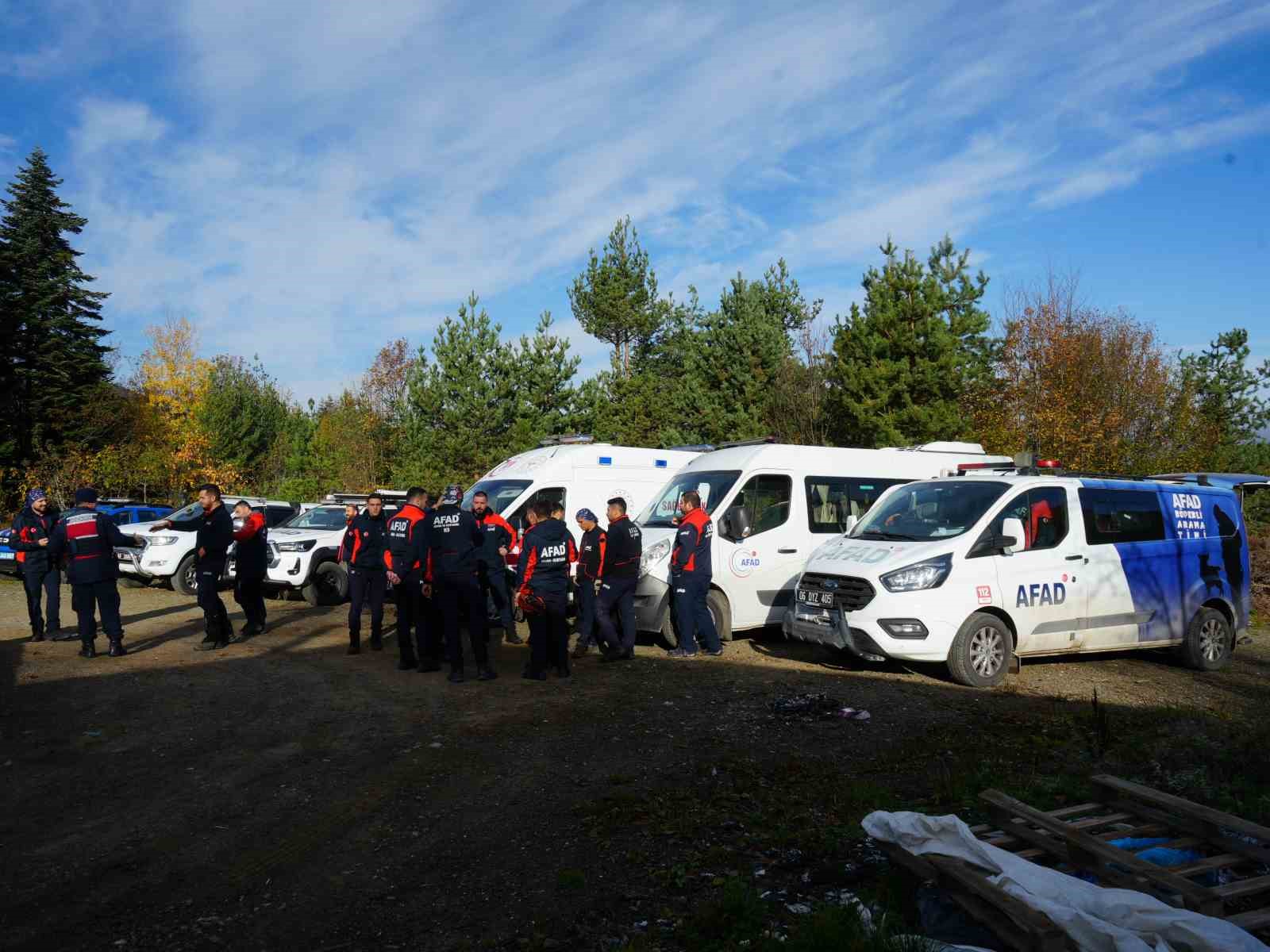 anne-ve-oguldan-3-gundur-haber-alinamiyor-yogun-sis-altinda-16-kilometrelik-alanda-arama-suruyor