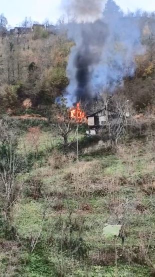 artvinde-is-makinesi-alev-aldi