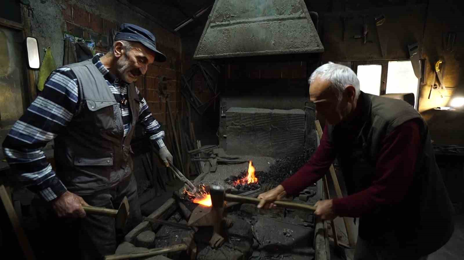 babalarindan-kalan-ocagi-sondurmuyorlar