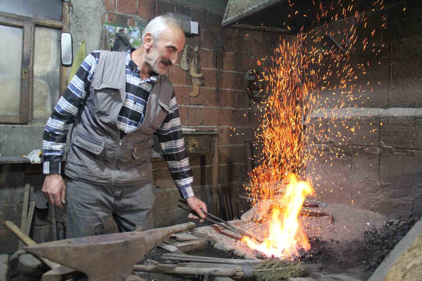 babalarindan-kalan-ocagi-sondurmuyorlar