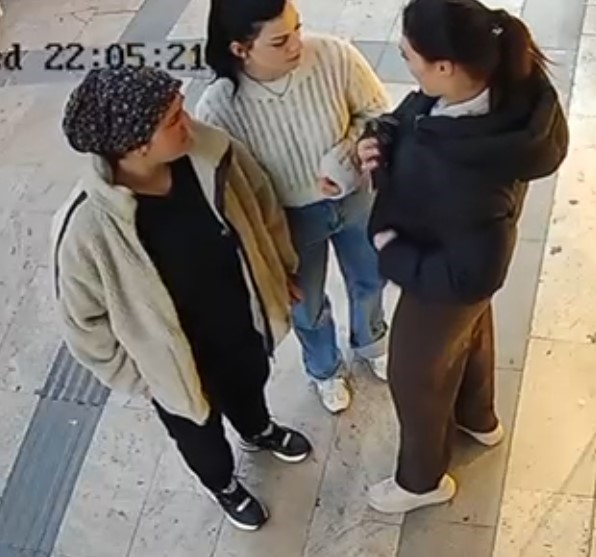 bicakli-saldiriya-ugrayan-kadini-esnaflar-meyve-kasalariyla-kurtardi