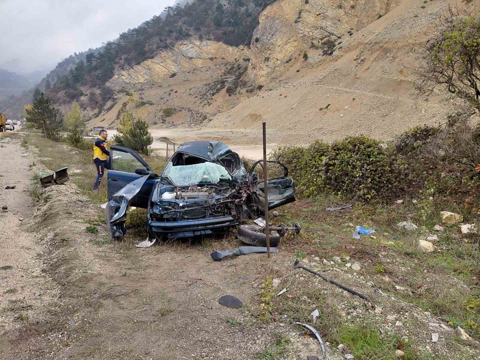 boluda-kamyon-otomobille-carpisti-1-olu-1-yarali