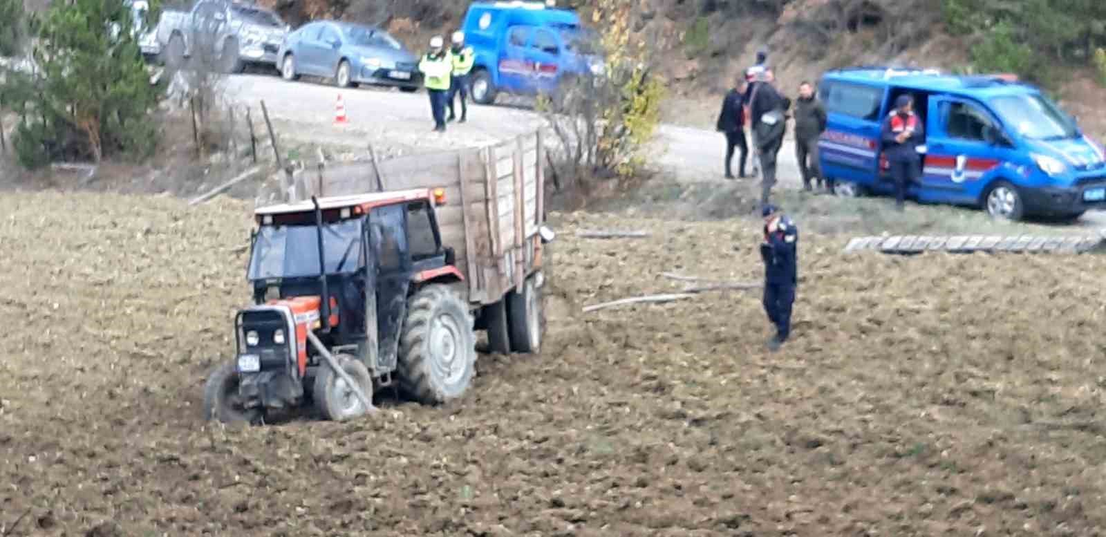 boluda-traktor-devrildi-1-olu-1-yarali