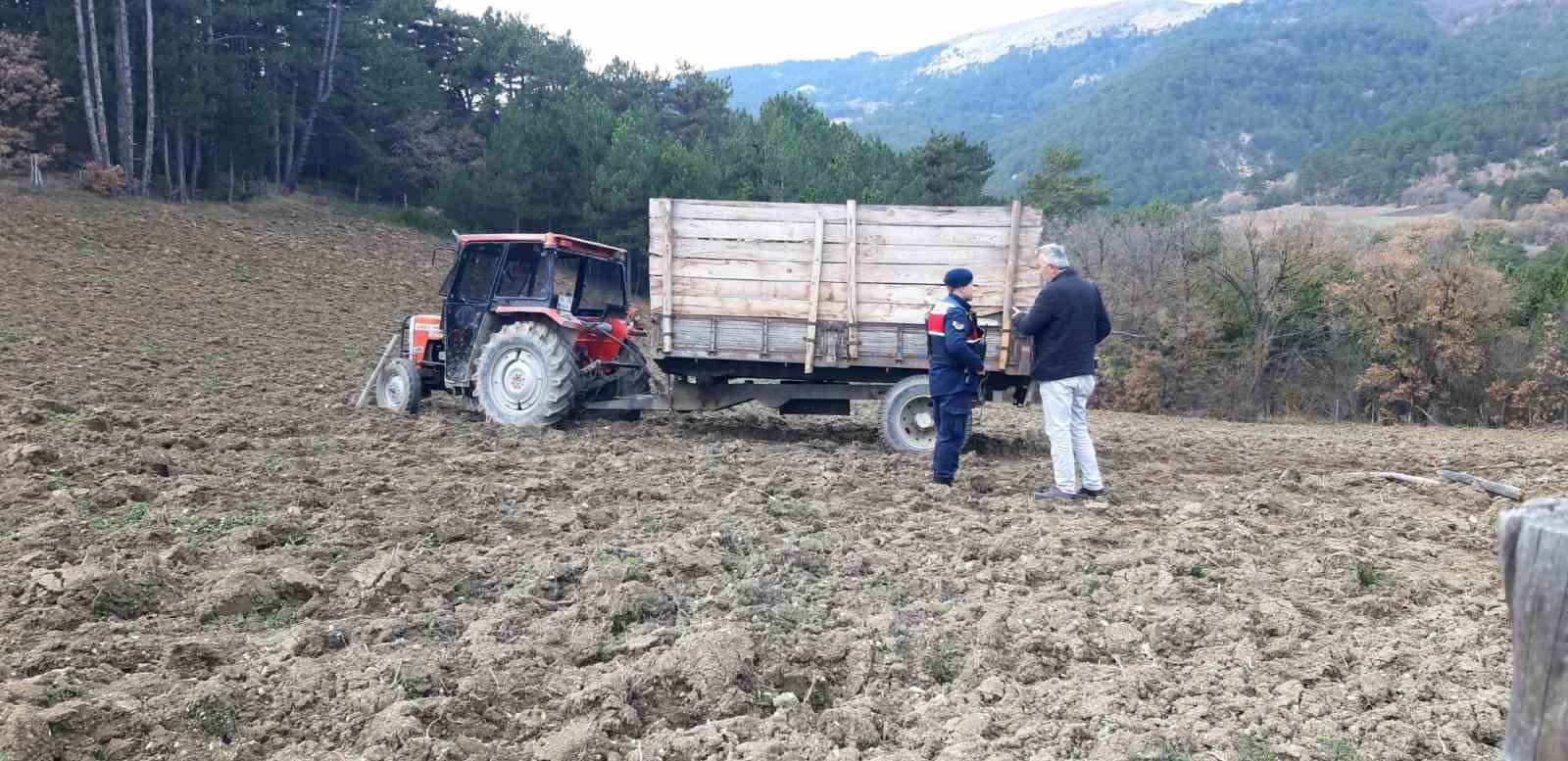 boluda-traktor-devrildi-1-olu-1-yarali