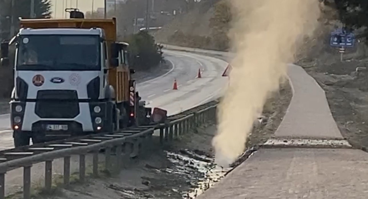 calismalar-sirasinda-patlayan-dogal-gaz-borusu-tedirgin-etti