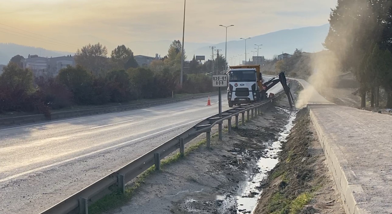 calismalar-sirasinda-patlayan-dogal-gaz-borusu-tedirgin-etti