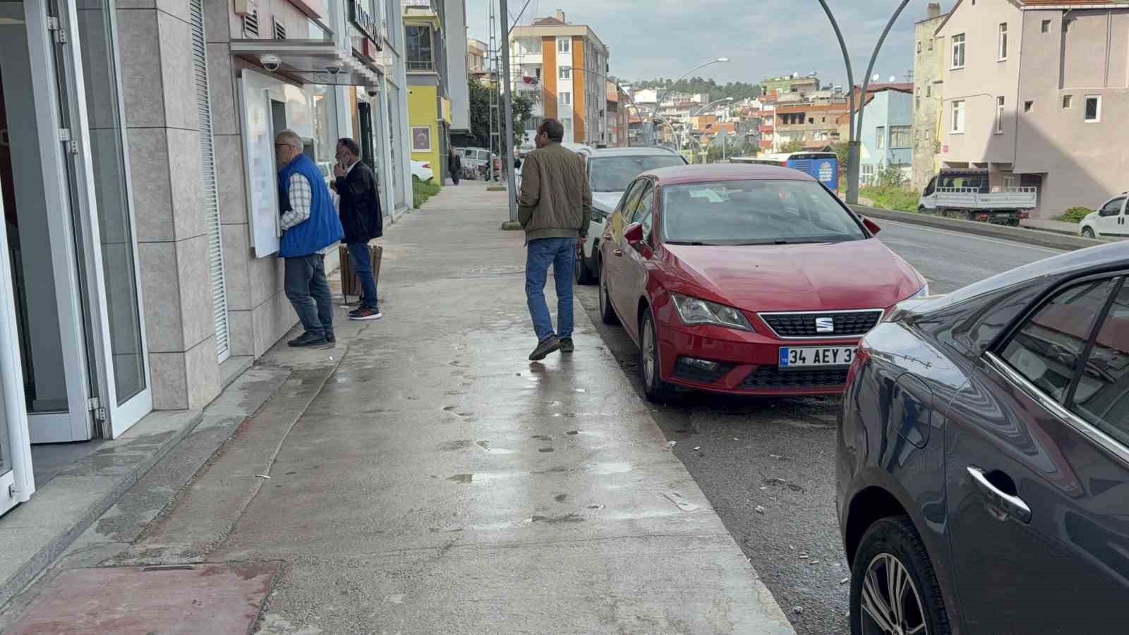 cezaevi-ziyareti-donusu-bicakli-saldirida-yaralandi