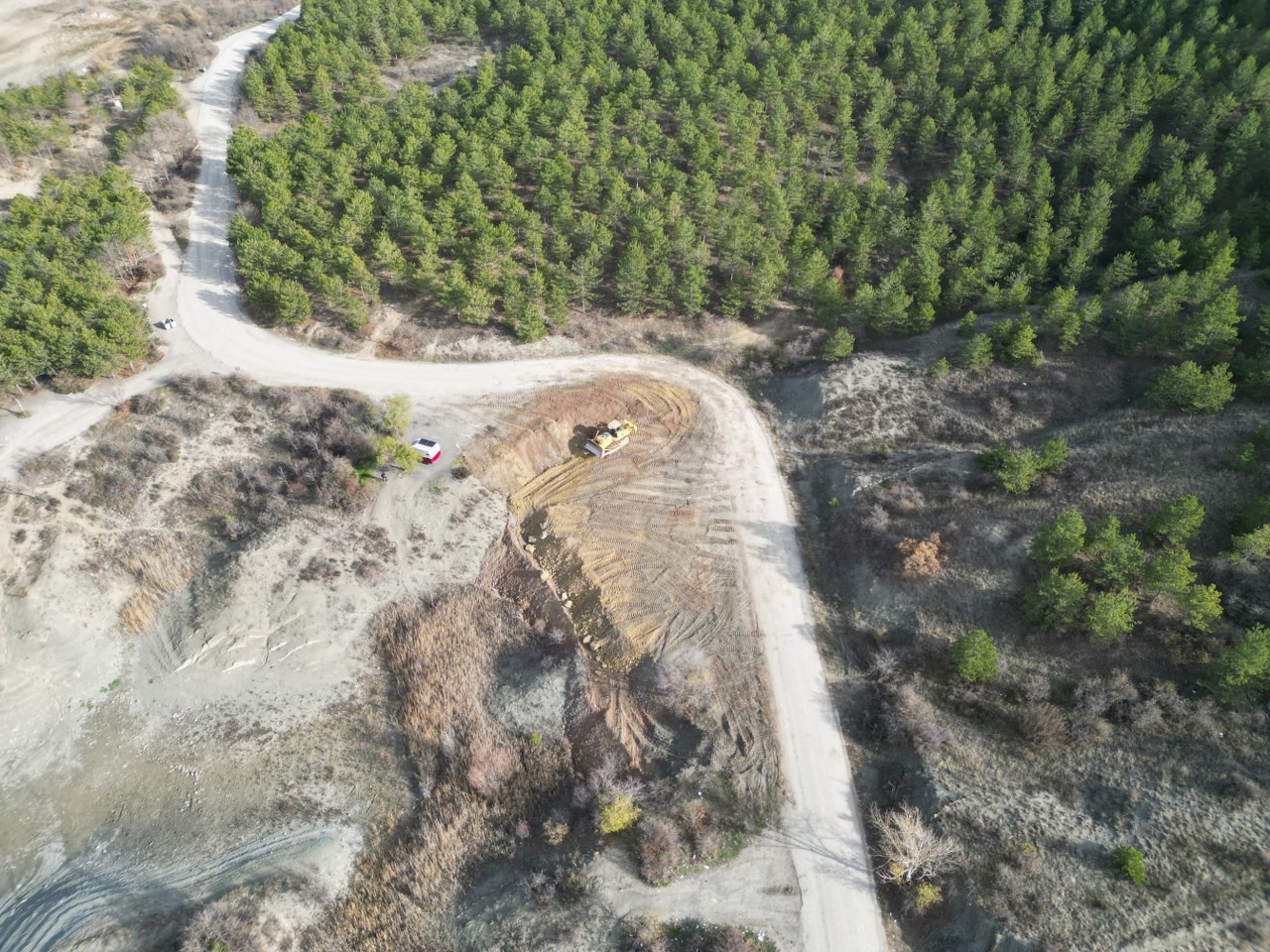 comar-barajinda-2-etap-yol-genisletme-calismalari-basladi