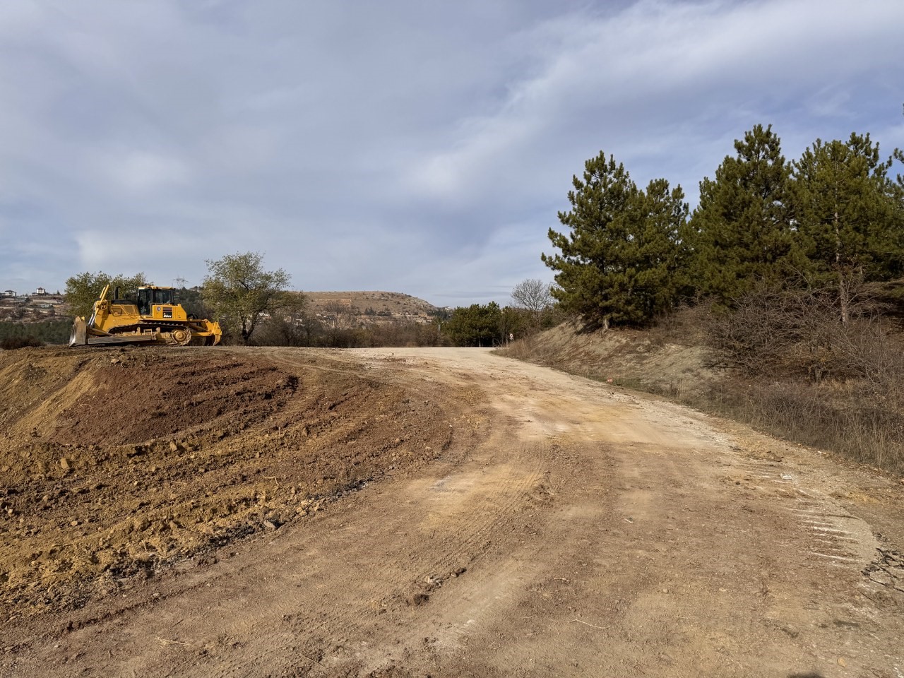 comar-barajinda-2-etap-yol-genisletme-calismalari-basladi